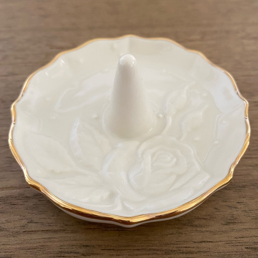 Lenox Ivory Rose Ring Holder